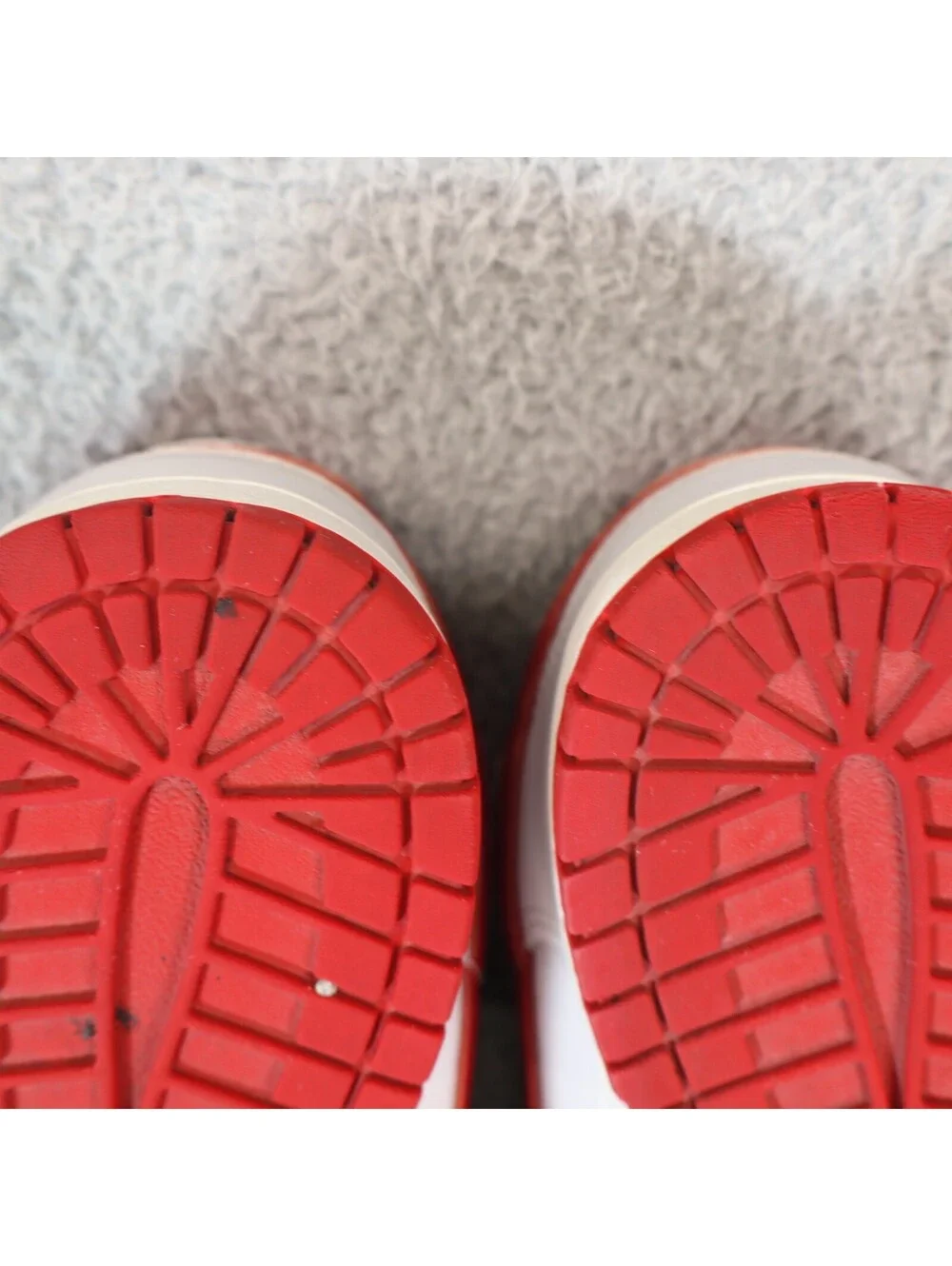Nike Dunk Low Men sz 9.5 Vast Grey Varsity Red FJ0832-011